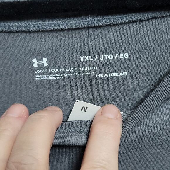 Men's Gray Under Armour Teeshirt - Picture 2 of 5